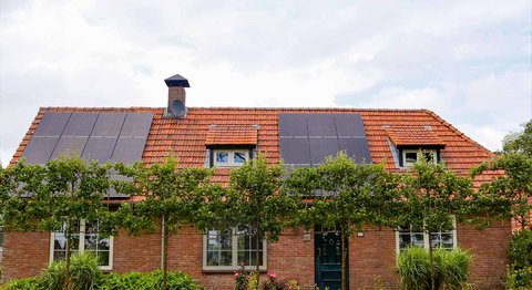 Zonnepanelen op een oud dak, een goed idee?