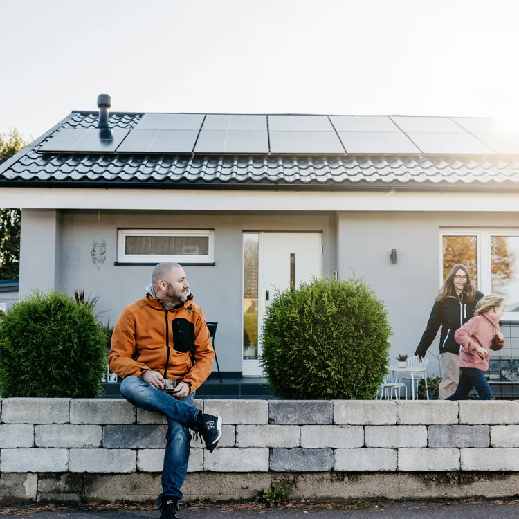 Familj med solceller