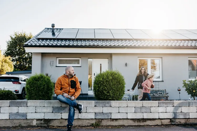 Familj som leasar solceller