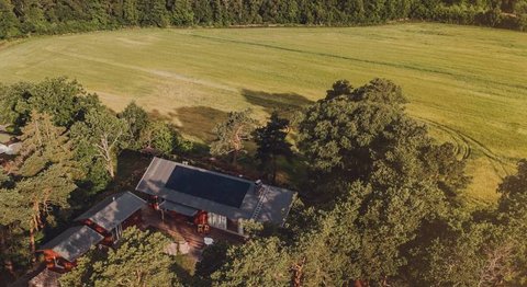 Incentivi fotovoltaico: impianto fotovoltaico installato sul tetto di un’abitazione